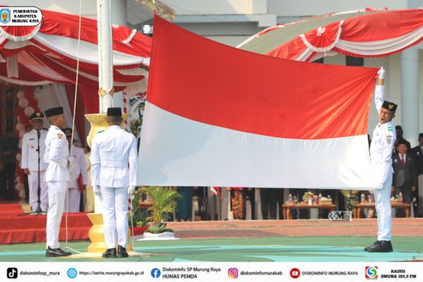 61 Paskibraka Murung Raya Sukses Kibarkan Sang Merah Putih