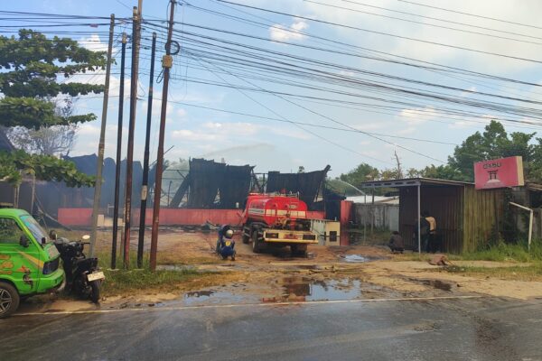 Api Lahap Area Dasu House of Grill, Diduga Berawal dari Lahan Kosong