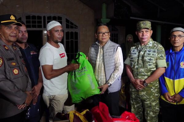 Bantuan Pemkab Tabalong Ringankan Beban Korban Kebakaran Pudak Setegal