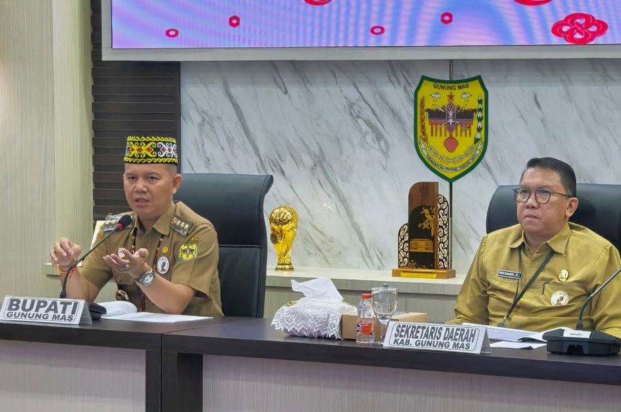 Bupati Gumas Pimpin Rapat Bersama Forkopimda Bahas Rencana Peningkatan Status Darurat Karhutla