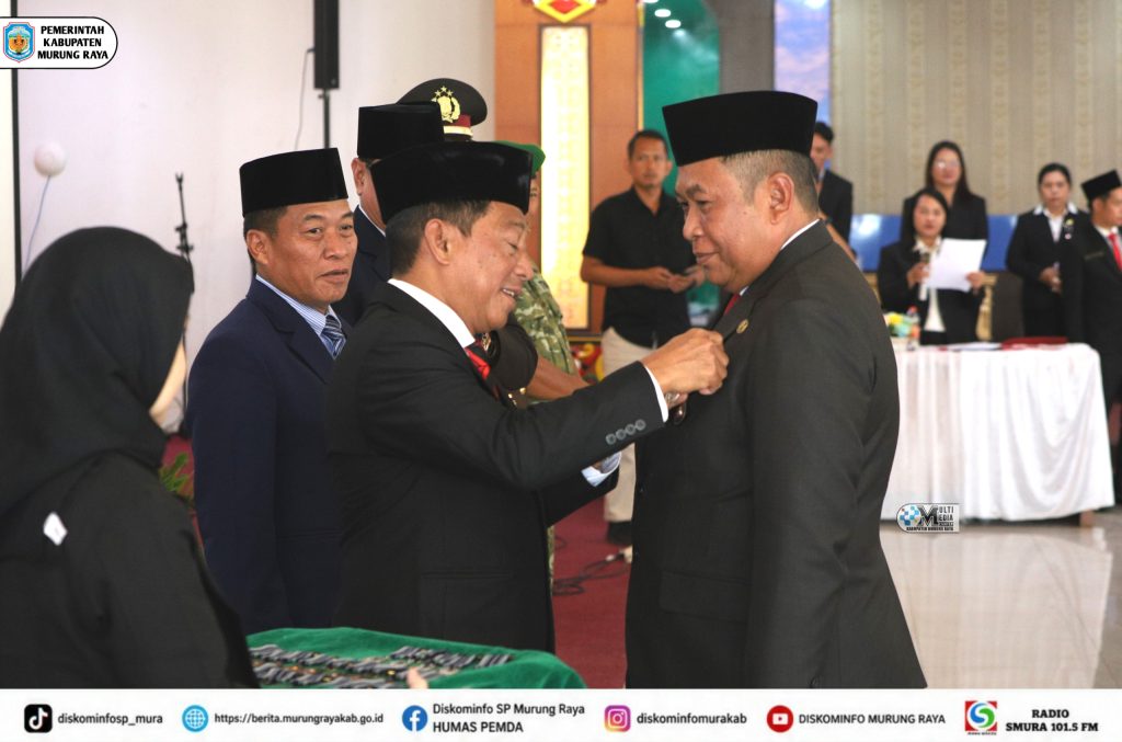 Bupati Murung Raya Serahkan Satyalancana Karya Satya, Dorong ASN Perkuat Dedikasi dan Disiplin