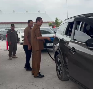 Bupati Sebut Stok BBM Ditambah, Antrean SPBU di Sukamara Malah Mengular