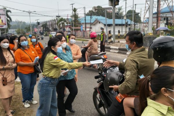 FKGMS Bagikan 8.000 Masker Kepada Masyarakat Kuala Kurun