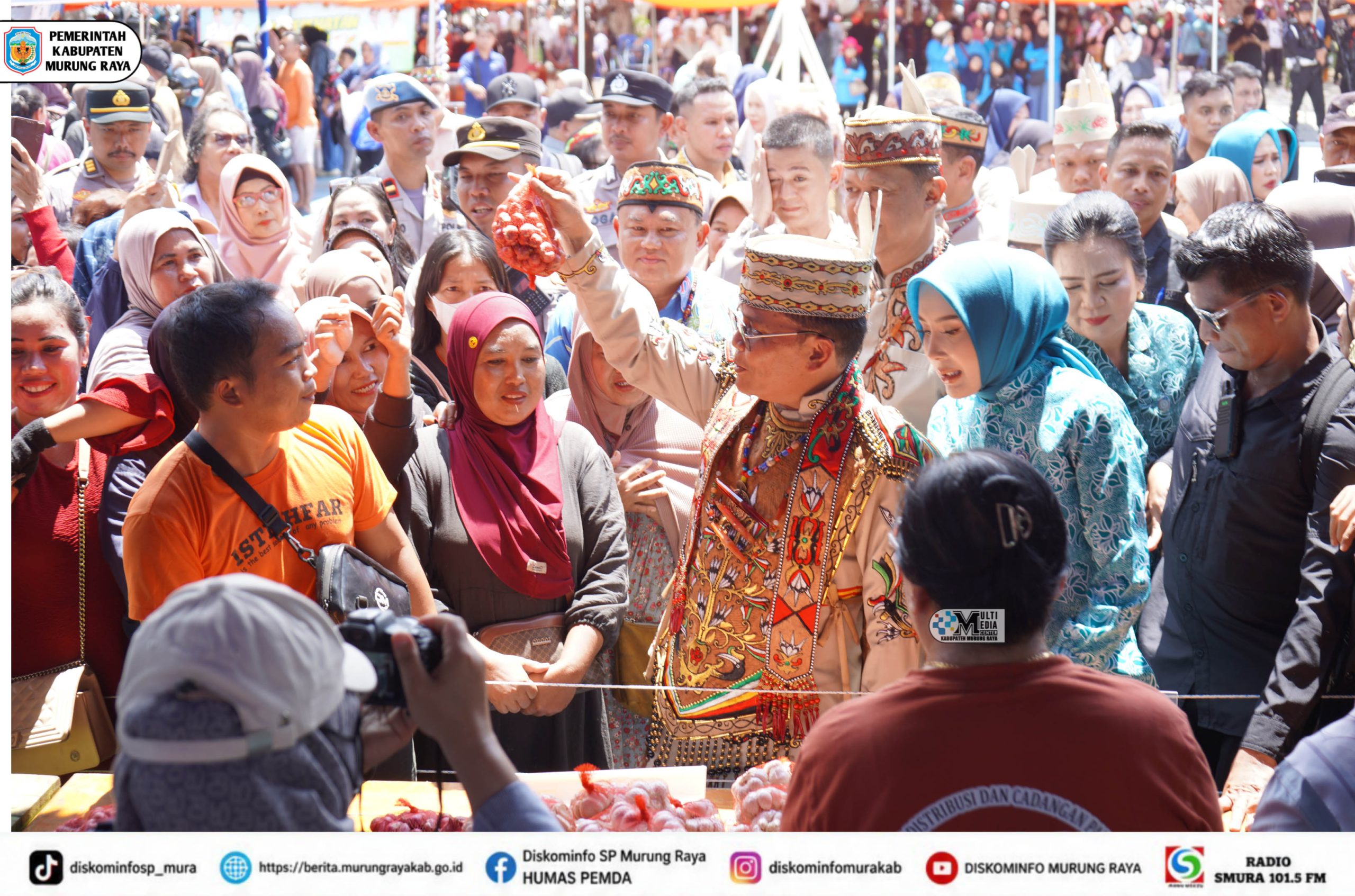 Gubernur Kalteng Bersama Bupati Mura, Pantau Pasar Murah di Puruk Cahu