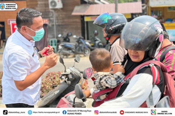 Kualitas Udara Memburuk, Dinkes Bagikan Masker ke Warga
