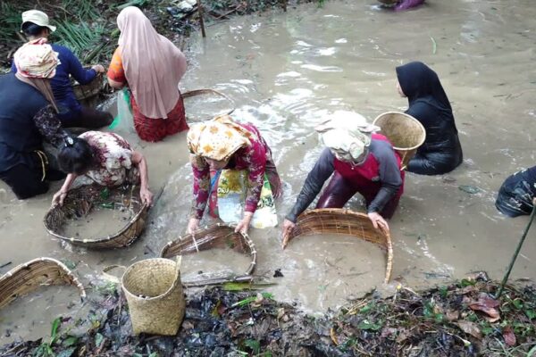 Lomba Nikep Warnai HUT RI, Jadi Upaya Warga Warukin Lestarikan Budaya dan Sungai
