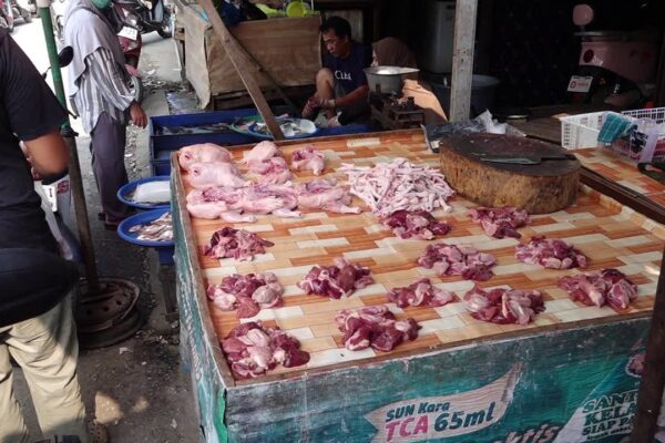 Masuk Bulan Maulid, Harga Daging Ayam di Pasar Tanjung Naik