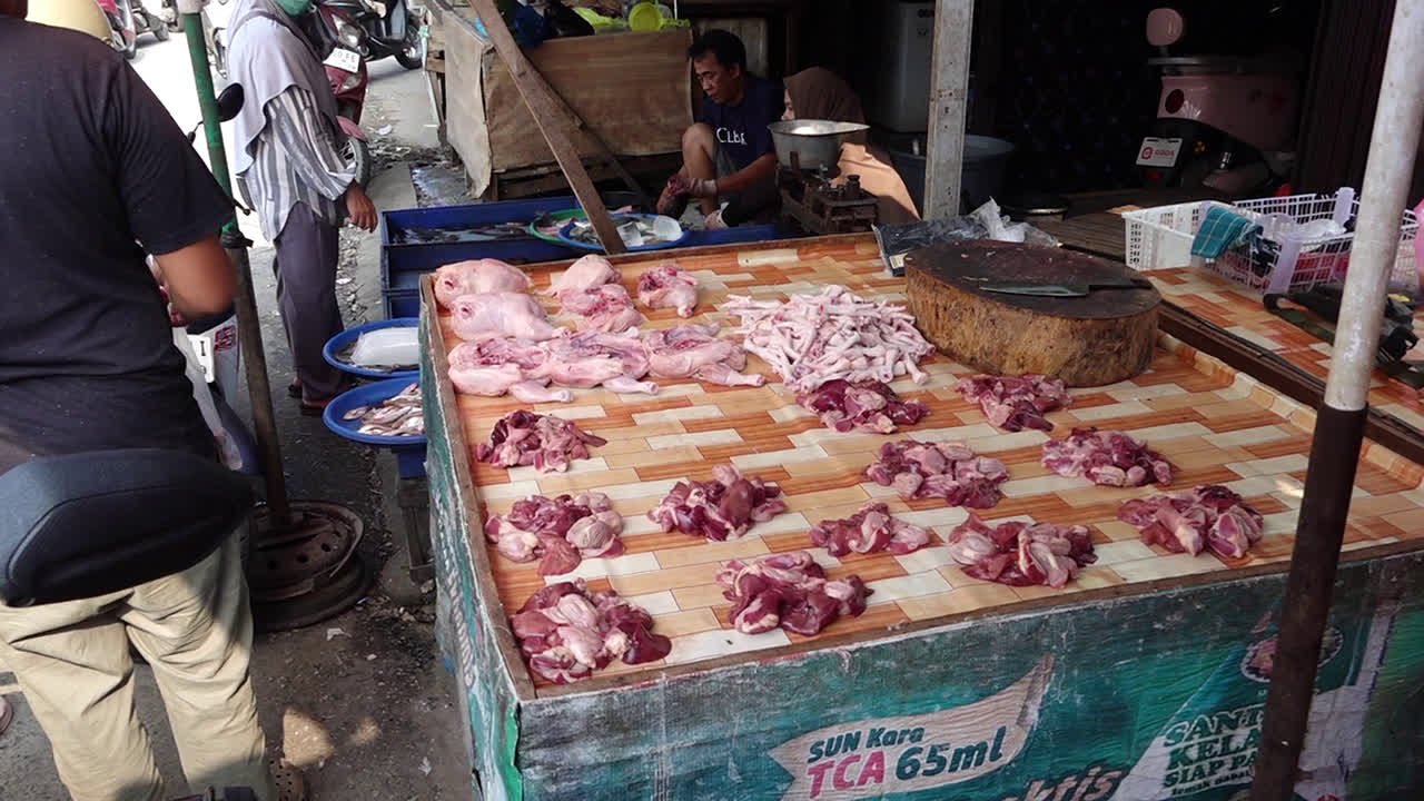 Masuk Bulan Maulid, Harga Daging Ayam di Pasar Tanjung Naik