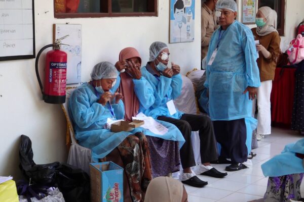 Operasi Katarak Gratis Ubah Hidup Hamsinah, Dengan Penglihatan Normal Ia Kembali Beraktivitas Lancar
