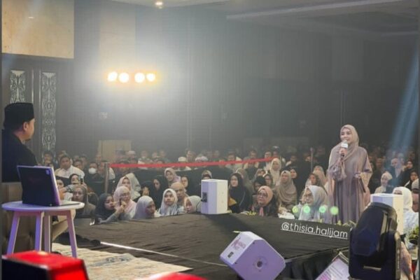Pasca Dirujak Nitizen, Istri Gubernur Kalteng Mencurahkan Isi Hati di Hadapan Ustadz Hilman Fauzi