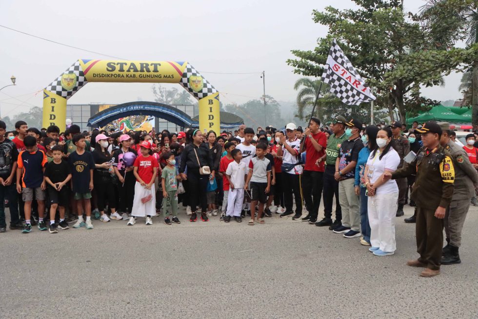 Ribuan Warga Serbu Jalan Sehat Festival Kapakat, Dagangan UMKM Laris Manis