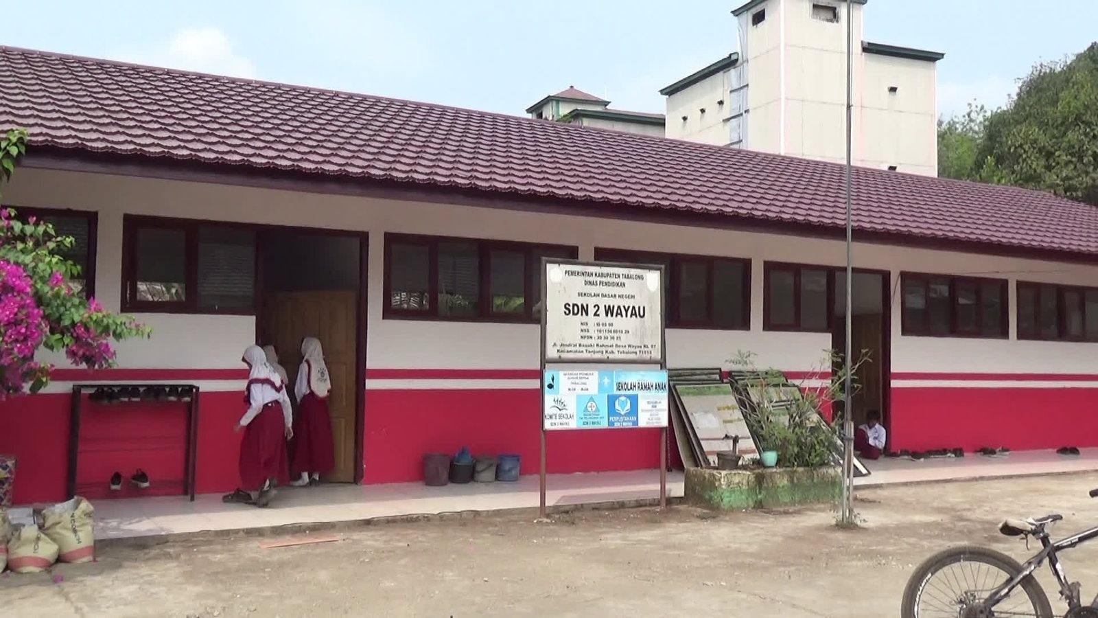 SDN 2 Wayau Dapat Bantuan Rehab 6 Rumbel dan Pembangunan 4 Toilet