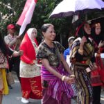Semarakkan Napak Tilas Perjuangan, Kecamatan Bintang Ara Tampilkan Ragam Busana Adat Nusantara