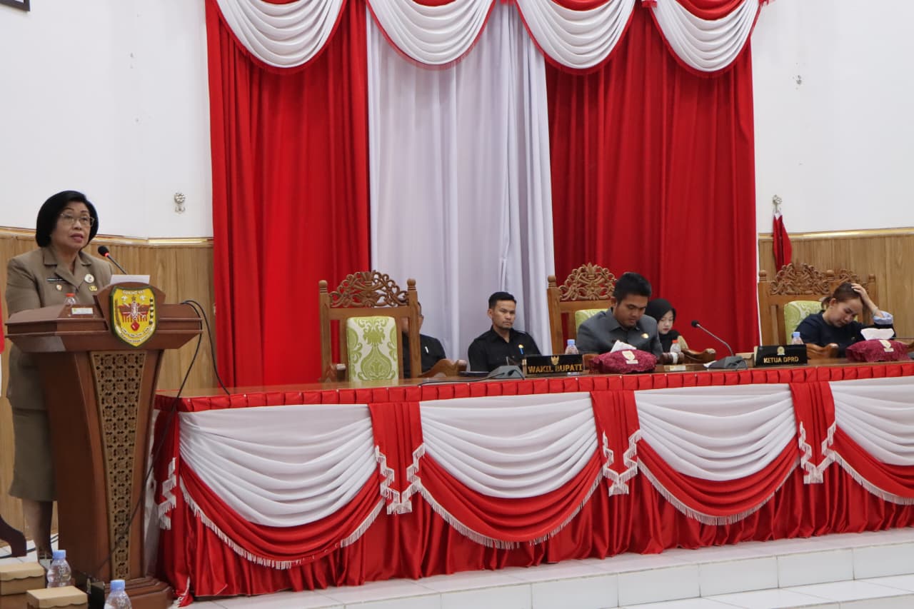 Wabup Efrensia Hadiri Rapat Paripurna Ke-3, Sampaikan Jawaban Pemerintah Atas Pandangan Umum Fraksi