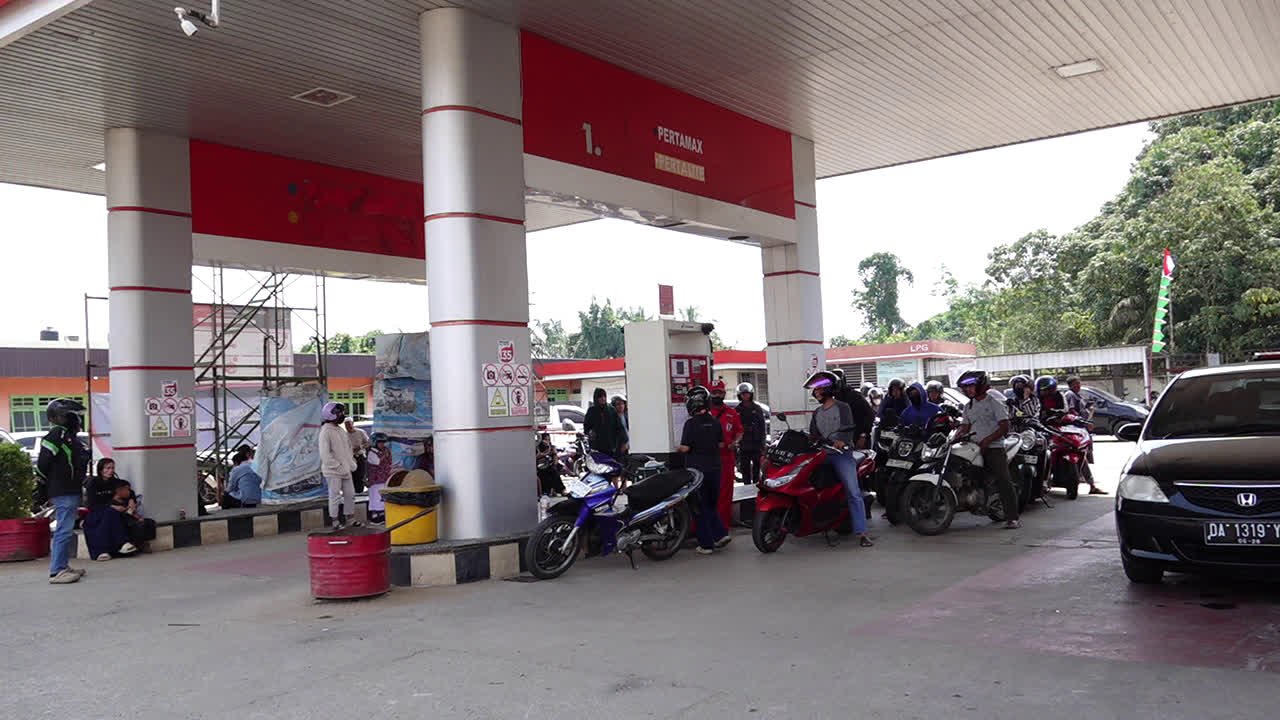 Warga Rasakan Manfaat Aturan Baru Penjualan Pertalite, Antrean SPBU Kini Lebih Singkat