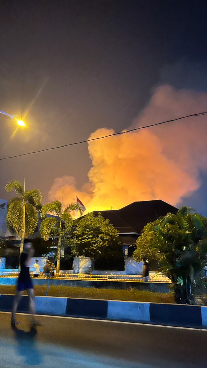 Breaking News: Kebakaran Hebat Terjadi di Belakang Kantor BRI Jalan G Obos