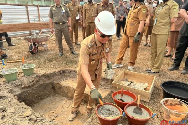 Bupati Gumas Letakkan Batu Pertama Pembangunan Instalasi Cathlab dan CT Scan di RSUD Kuala Kurun