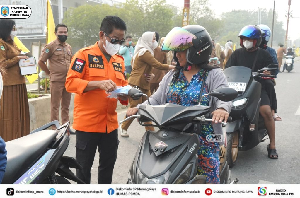 Bupati Mura Turun ke Jalan, Bagikan Ribuan Masker untuk Lindungi Warga