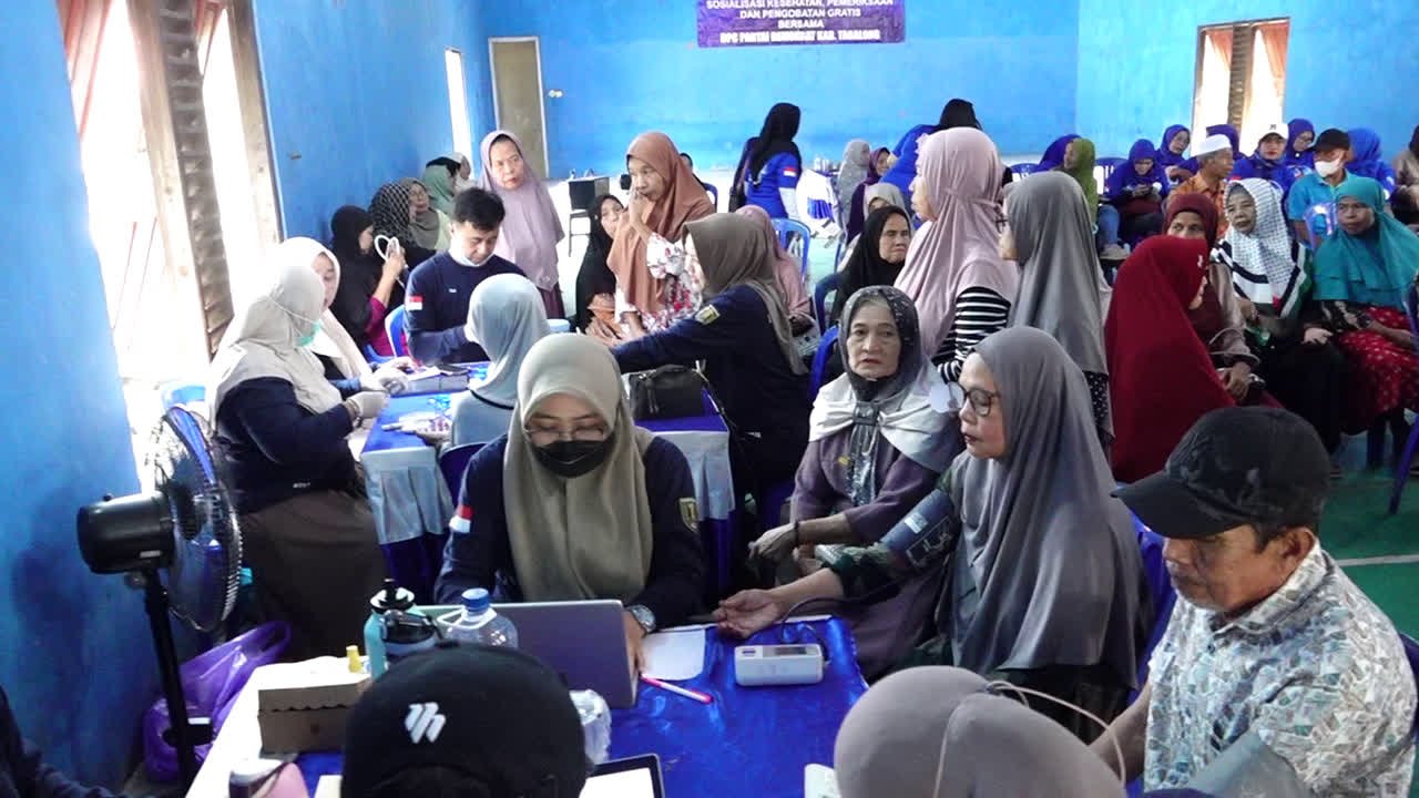 HUT Ke-25, Demokrat Tabalong Gelar Pemeriksaan dan Pengobatan Gratis