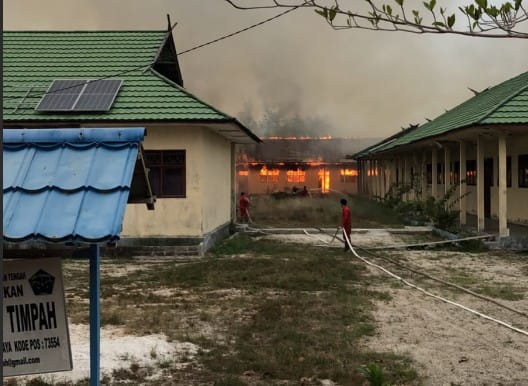Karhutla Bakar Tiga Ruang Kelas SMKN 1 Timpah