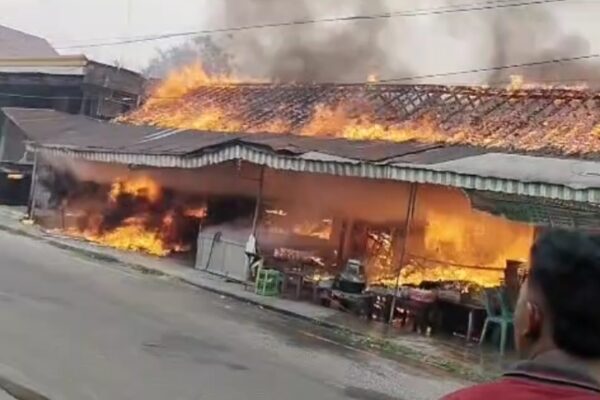 Kebakaran Hanguskan Ruko Empat Pintu di Kasongan
