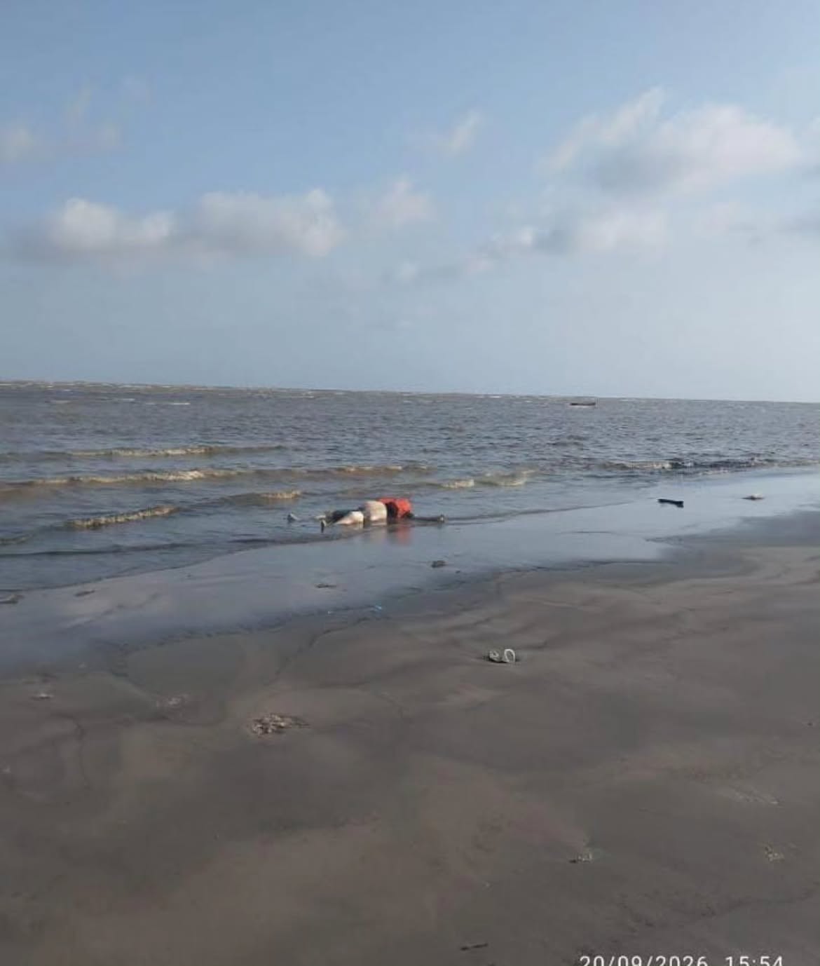 Nelayan Seruyan Temukan Mayat Berpelampung Terdampar di Pantai
