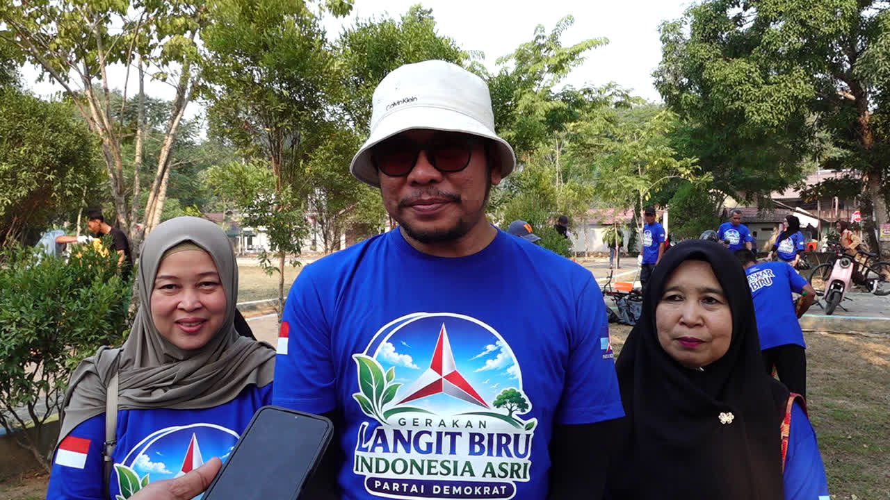 Peringati HUT Ke-25, Demokrat Tabalong Turun Bersihkan Fasilitas Umum