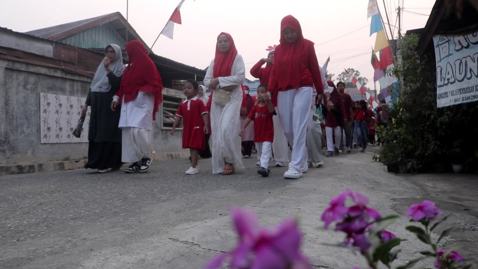 Semarak HUT RI ke-81, Warga RT 11 Gelar Jalan Santai dan Lomba 17-an