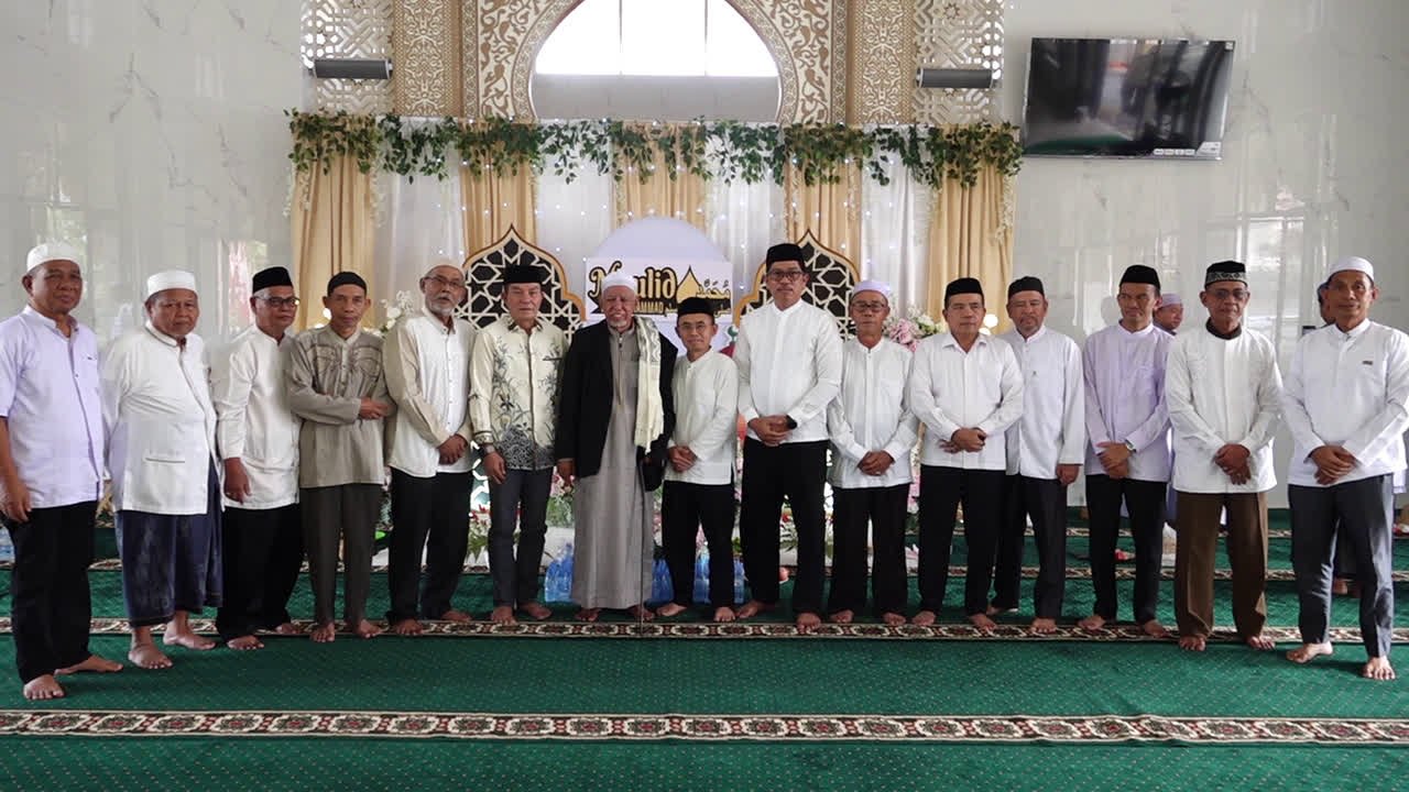 Teladani Akhlak Rasulullah, Warga Tanjung Selatan Jamaah Masjid Al-Ikhlas Gotong Royong Gelar Maulid