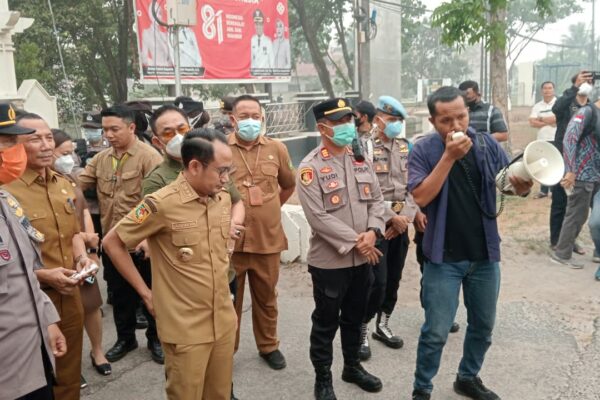 Anggaran Relawan Karhutla Tertahan, Geram Desak Wali Kota