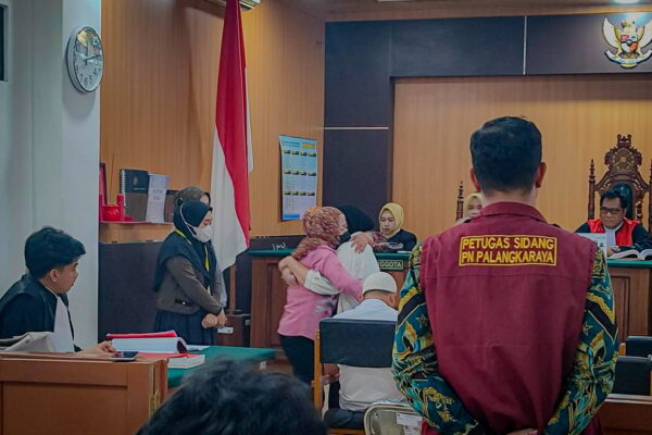 Istri Mantan Polisi Mengaku Diancam