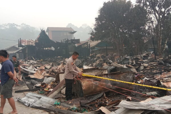 Kompleks Pasar Tumbang Sanamang Terbakar