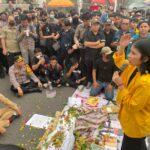 Mahasiswa Geruduk Kantor Eksekutif dan Legislatif