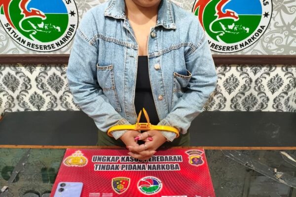 Simpan Narkoba di Kaus Kaki, Seorang Wanita Diamankan