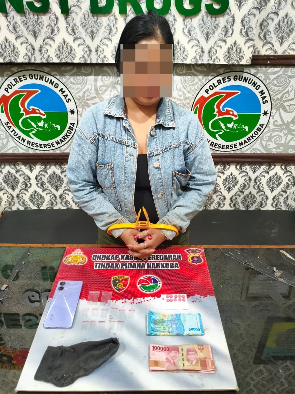 Simpan Narkoba di Kaus Kaki, Seorang Wanita Diamankan