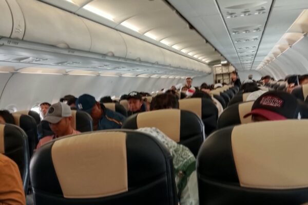 Turbulensi, Super Jet Air 2 Kali Gagal Mendarat di Syamsudinnor, Akhirnya Landing di Juanda Surabaya