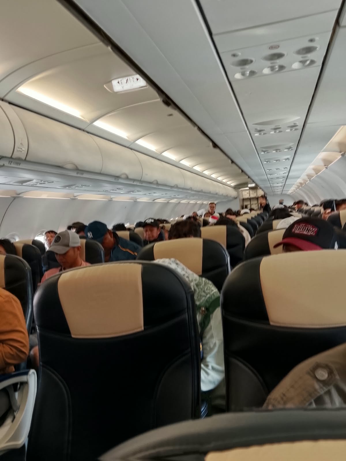Turbulensi, Super Jet Air 2 Kali Gagal Mendarat di Syamsudinnor, Akhirnya Landing di Juanda Surabaya